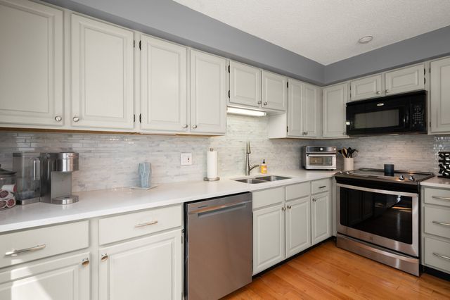 803 Foxwood Circle 803, Peabody, MA 01960