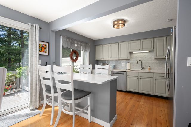 803 Foxwood Circle 803, Peabody, MA 01960