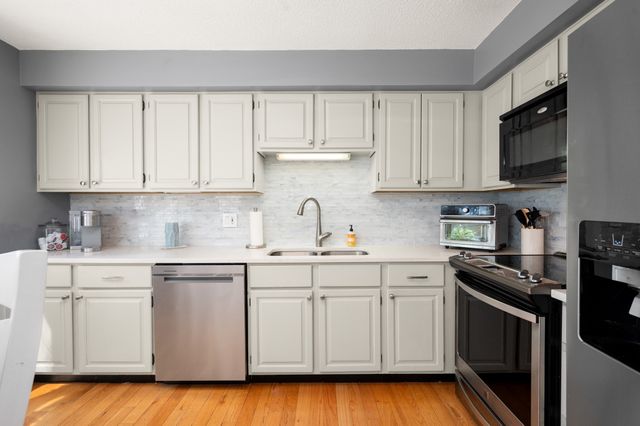 803 Foxwood Circle 803, Peabody, MA 01960