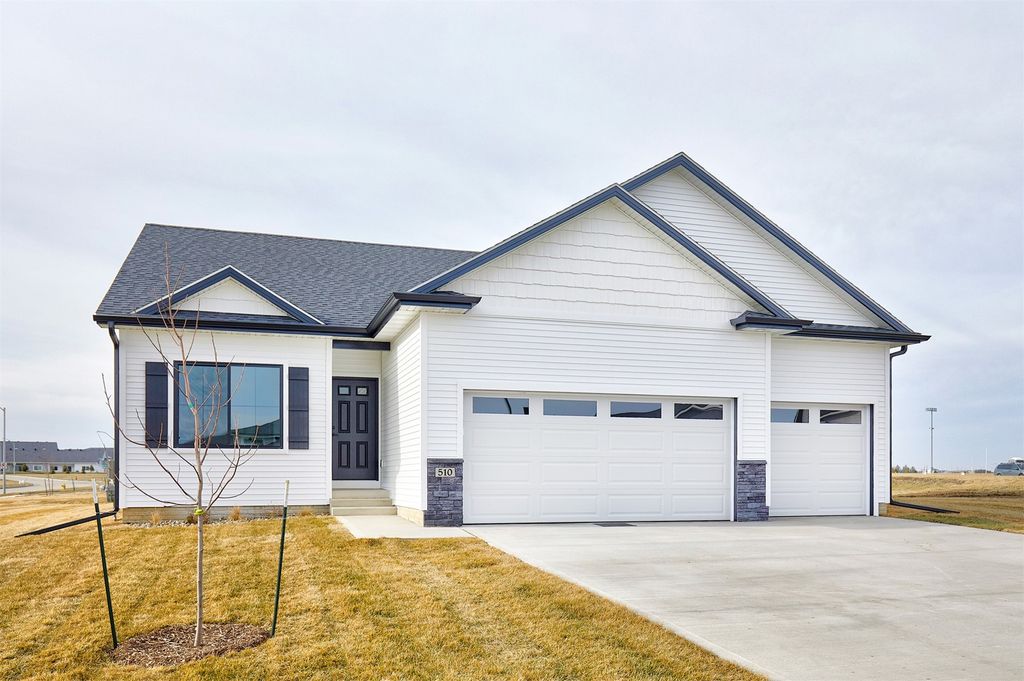 510 NW Mosaic Avenue, Waukee, IA 50263