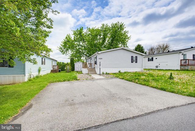 225 LONGWOOD CT W, Lancaster, PA 17603