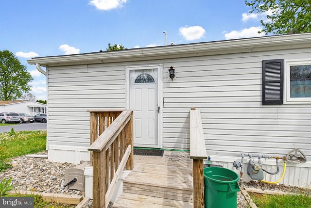 225 LONGWOOD CT W, Lancaster, PA 17603