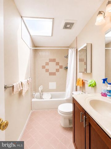 2809 HUTCHINSON ST, Philadelphia, PA 19148