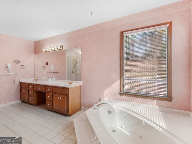 5262 East Shore Drive SW, Conyers, GA 30094