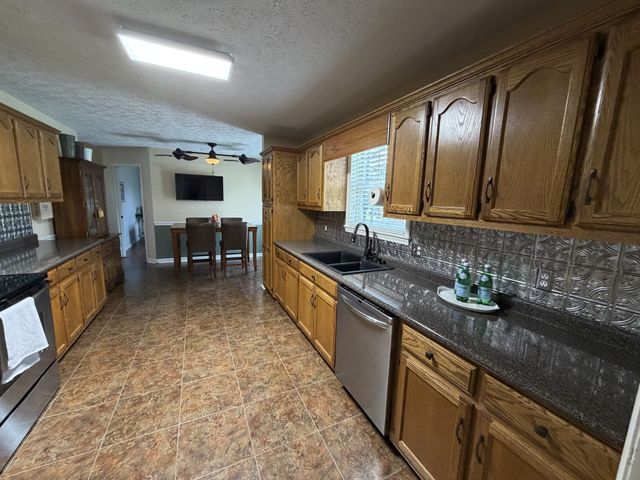 67 Eldon Dr, Manchester, TN 37355