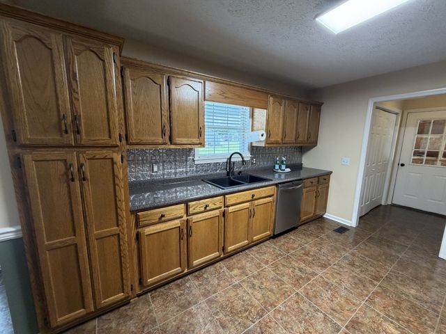 67 Eldon Dr, Manchester, TN 37355