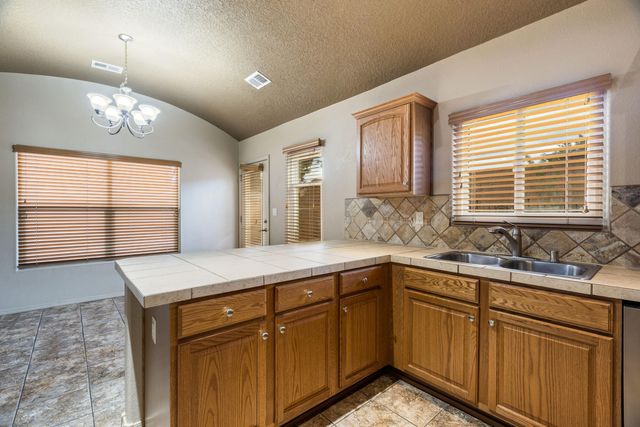 2028 Mountaineer Drive SE, Albuquerque, NM 87123