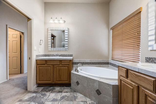 2028 Mountaineer Drive SE, Albuquerque, NM 87123