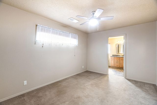 2028 Mountaineer Drive SE, Albuquerque, NM 87123