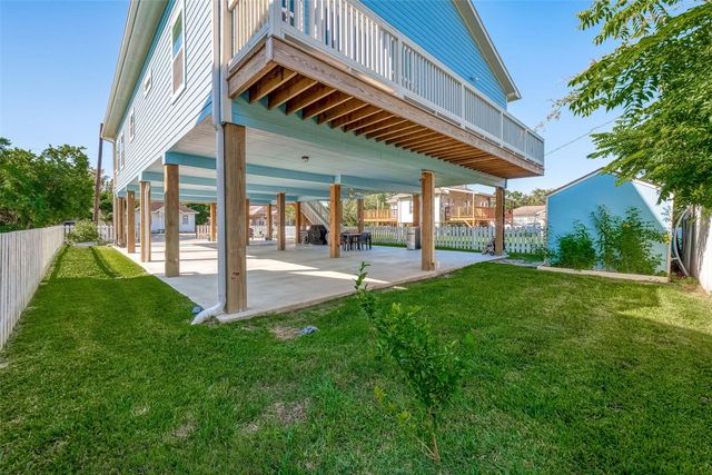 108 Bay Oaks Drive, La Porte, TX 77571