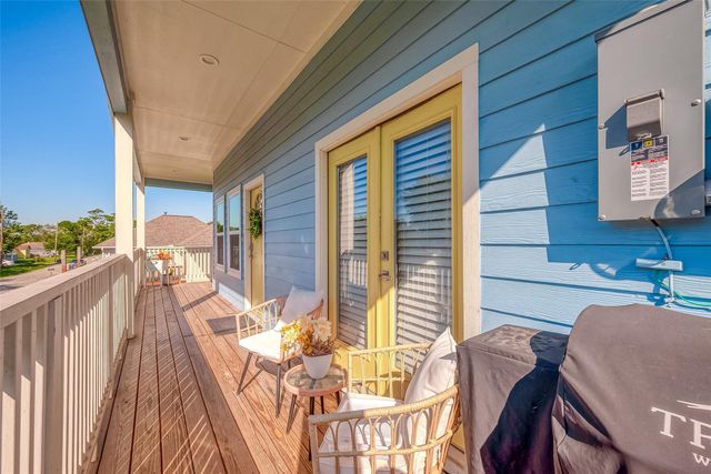 108 Bay Oaks Drive, La Porte, TX 77571