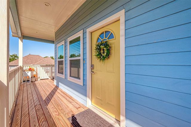 108 Bay Oaks Drive, La Porte, TX 77571