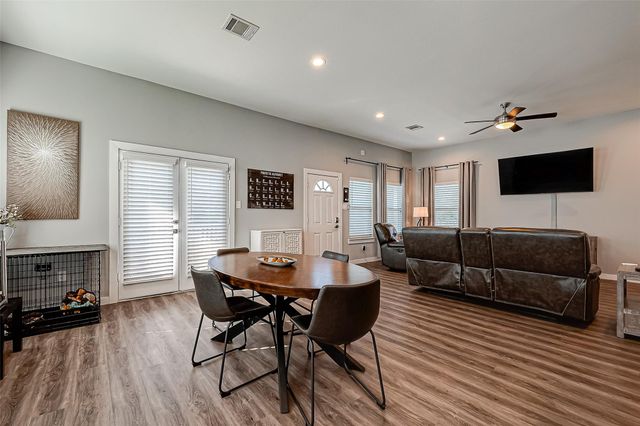 108 Bay Oaks Drive, La Porte, TX 77571