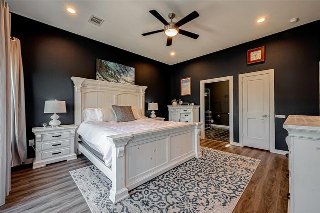 108 Bay Oaks Drive, La Porte, TX 77571