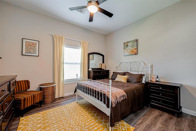 108 Bay Oaks Drive, La Porte, TX 77571