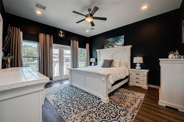 108 Bay Oaks Drive, La Porte, TX 77571