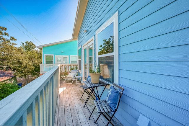 108 Bay Oaks Drive, La Porte, TX 77571