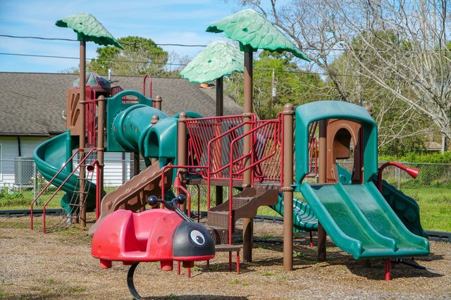 108 Bay Oaks Drive, La Porte, TX 77571