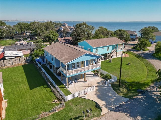 108 Bay Oaks Drive, La Porte, TX 77571