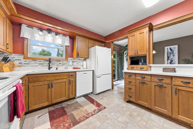 228 Walnut Lane, Apple Valley, MN 55124