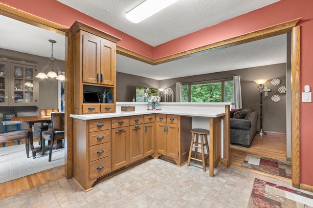 228 Walnut Lane, Apple Valley, MN 55124