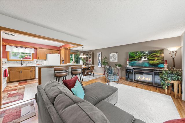228 Walnut Lane, Apple Valley, MN 55124