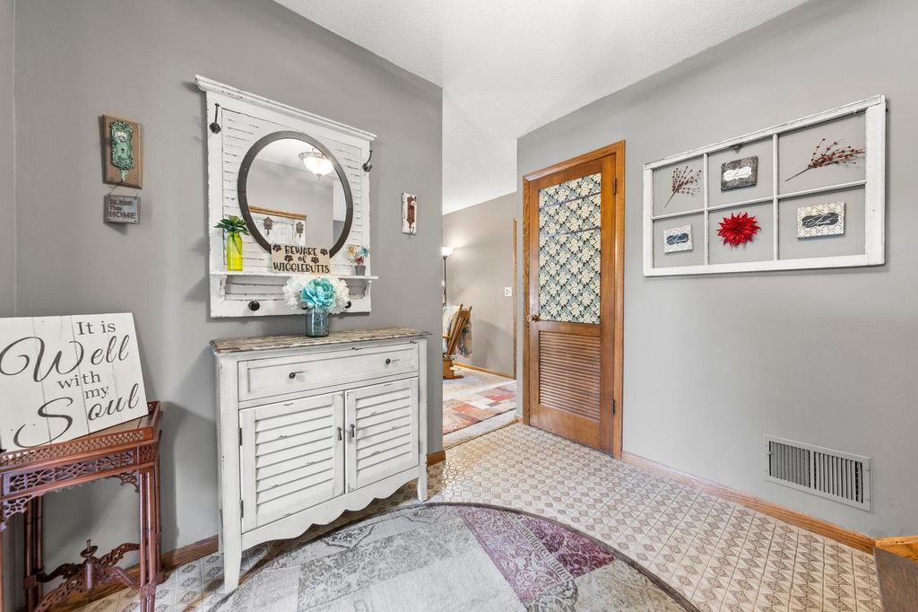 228 Walnut Lane, Apple Valley, MN 55124 — photo 4