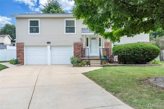 110 Phyllisaire Court, St Peters, MO 63376