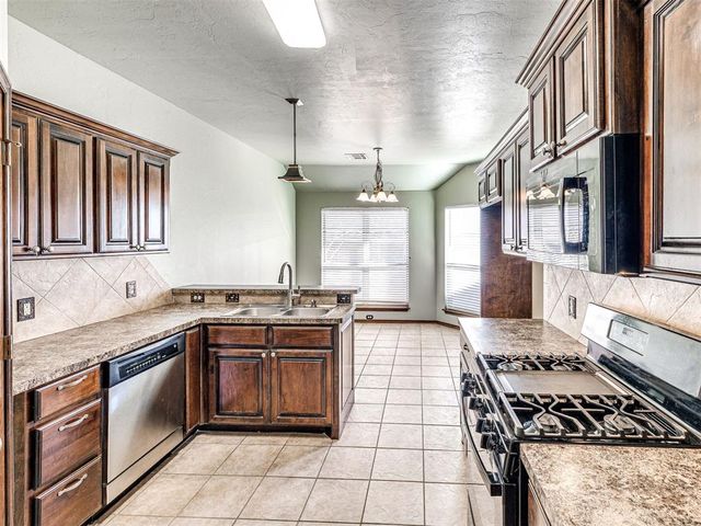 19112 Canyon Creek Place, Edmond, OK 73012