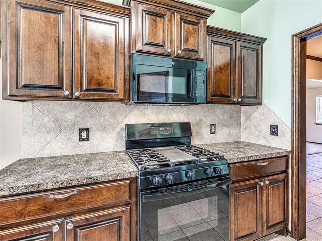 19112 Canyon Creek Place, Edmond, OK 73012