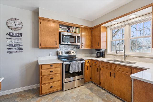 409 Hazel Street, Pella, IA 50219