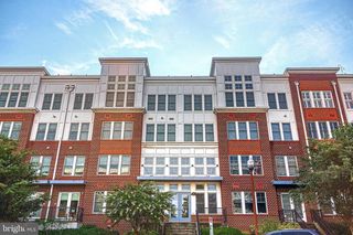 1418 N RHODES ST #B423, Arlington, VA 22209