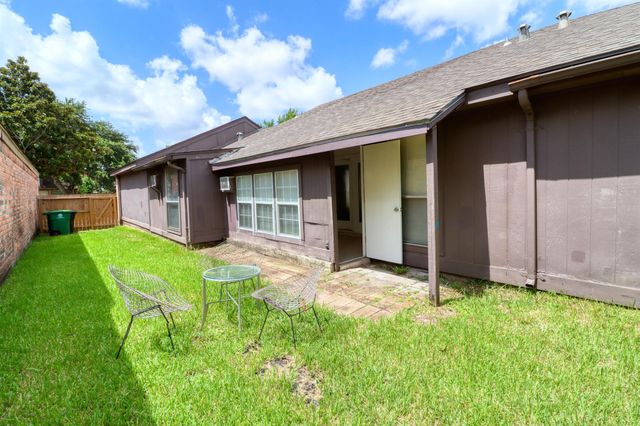8522 Fawn Terrace Drive, Houston, TX 77071