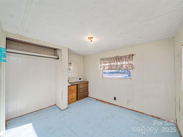 1905 Old Spartanburg Road, Hendersonville, NC 28792