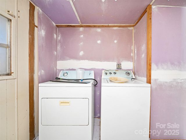 1905 Old Spartanburg Road, Hendersonville, NC 28792