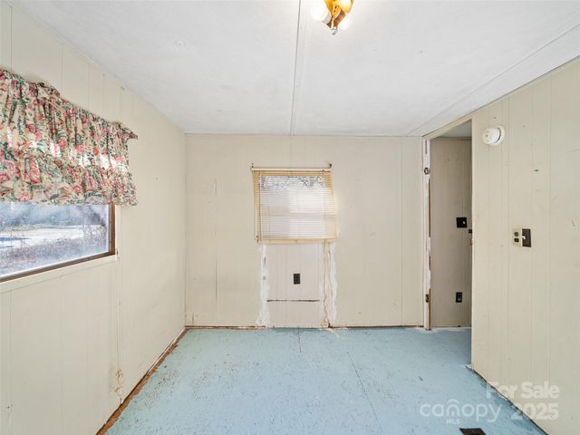 1905 Old Spartanburg Road, Hendersonville, NC 28792