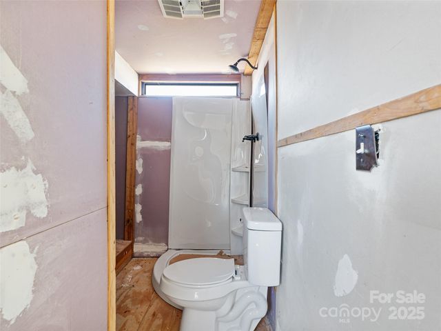 1905 Old Spartanburg Road, Hendersonville, NC 28792