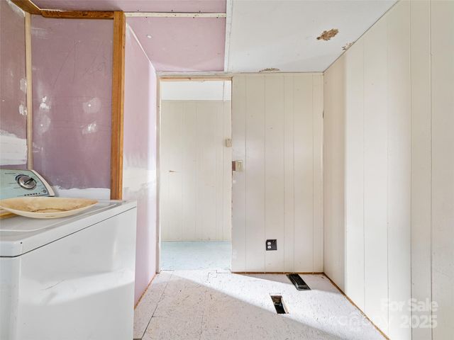 1905 Old Spartanburg Road, Hendersonville, NC 28792