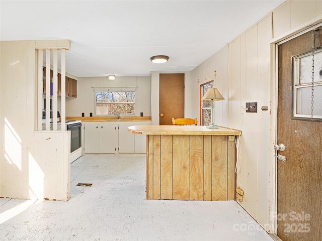 1905 Old Spartanburg Road, Hendersonville, NC 28792