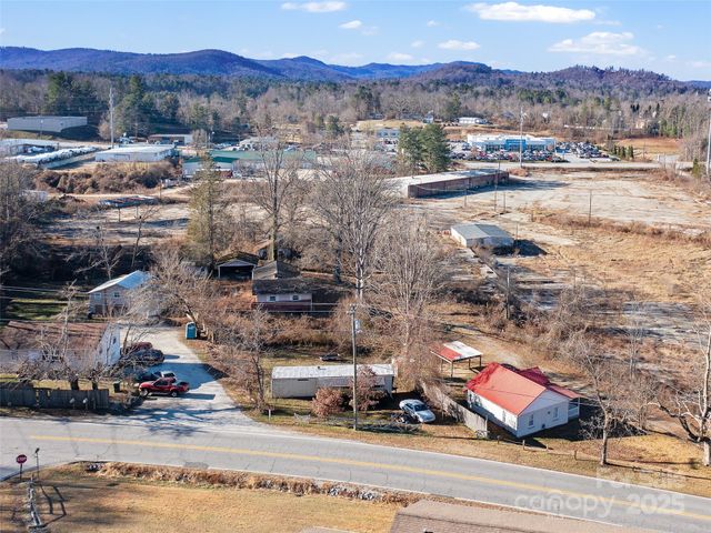 1905 Old Spartanburg Road, Hendersonville, NC 28792