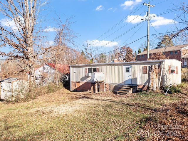 1905 Old Spartanburg Road, Hendersonville, NC 28792