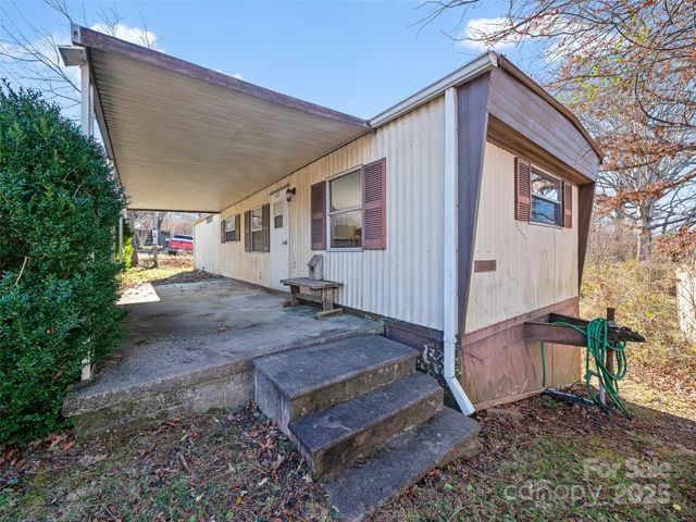 1905 Old Spartanburg Road, Hendersonville, NC 28792