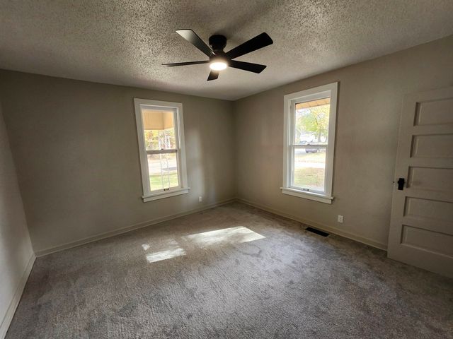 731 S Belmont St, Wichita, KS 67218