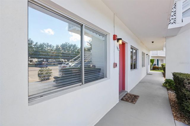 11225 82ND AVENUE 102, Seminole, FL 33772
