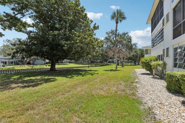 11225 82ND AVENUE 102, Seminole, FL 33772