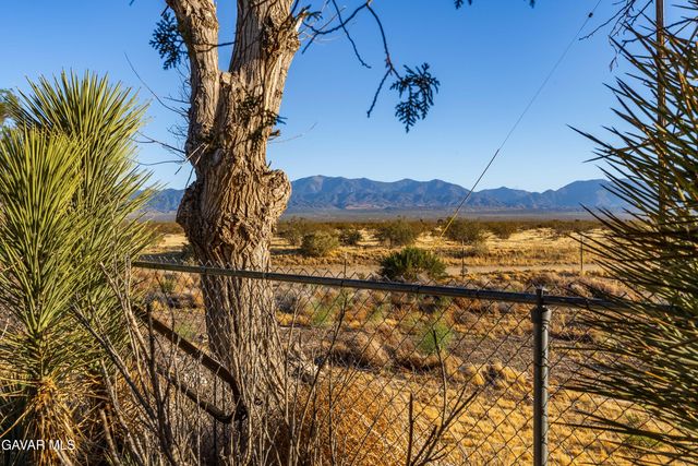 20539 E Avenue R, Palmdale, CA 93591