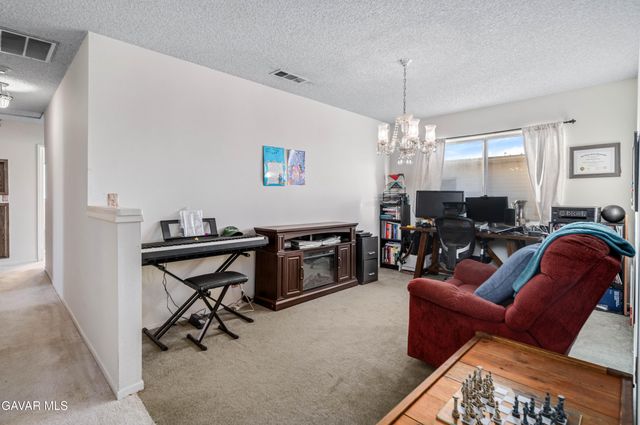 20539 E Avenue R, Palmdale, CA 93591