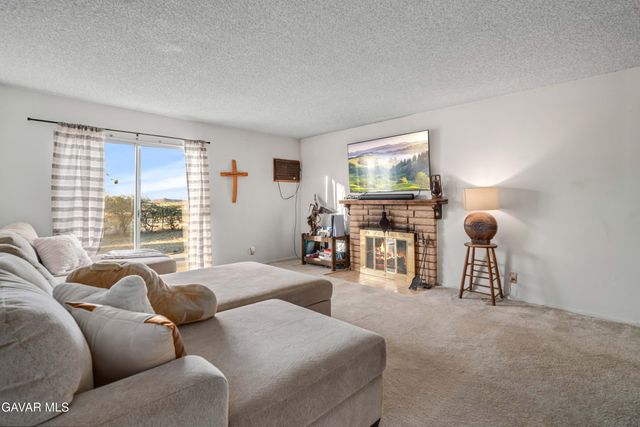 20539 E Avenue R, Palmdale, CA 93591