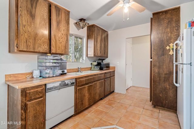 20539 E Avenue R, Palmdale, CA 93591