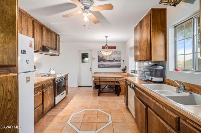 20539 E Avenue R, Palmdale, CA 93591